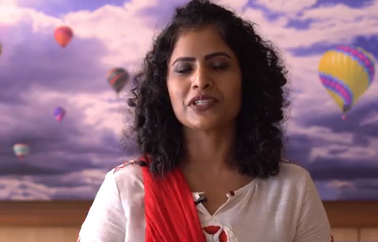 কিন্তু বিয়ের পাঁচ মাসের মধ্যে বোনের মৃত্যু হয়। অভিযোগ, তার স্বামীই তাকে খুন করেন। এতদিন যে শক্তি নিয়ে সমস্ত প্রতিকূলতার বিরুদ্ধে লড়ে যাচ্ছিলেন, সেই আঁচল কিছুতেই মেনে নিতে পারছিলেন না বোনের মৃত্যু। বিধ্বস্ত মন নিয়েও বিচারের জন্য লড়াই চালিয়ে গিয়েছেন।