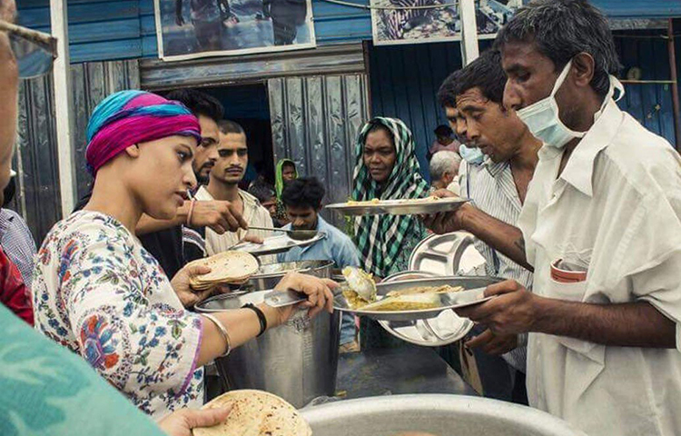 সে সময় প্রতি মাসে ৪০০০ টাকা মাইনে পেতেন তিনি। পড়াশোনা না জানা তার ক্যারিয়ারে বাধা হতে পারেনি। দ্রুত সব কিছু শিখে নিয়েছিলেন তিনি।