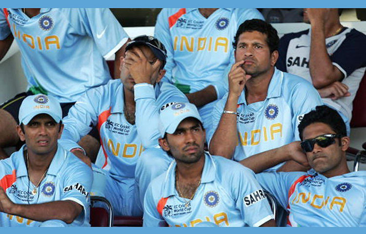 ১৯৮৩ সালে প্রথমবার ট্রফি জয় হোক বা ২০১১ সালে ফের চ্যাম্পিয়নের শিরোপা ছিনিয়ে নেয়া। আইসিসি বিশ্বকাপে ক্রিকেট ফ্যানদের বহু স্মরণীয় মুহূর্ত উপহার দিয়েছে টিম ইন্ডিয়া। তবে এত গৌরবগাথার মাঝে ওয়েস্ট ইন্ডিজের মাটিতে ২০০৭ সালে বিশ্বকাপ টুর্নামেন্টকে ভুলে যেতে চাইবেন মাহি।