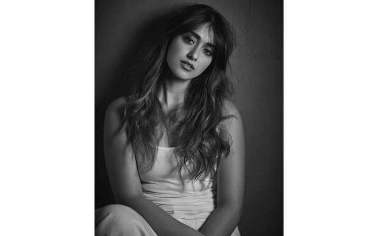 ইলিয়ানার সাদা-কালো জীবন।