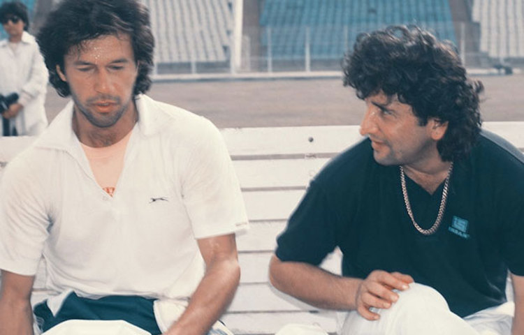 সপ্তাহখানেক বাদে ৬৪ বছরে পা রাখতেন কাদির। কিন্তু তার আগেই হৃদরোগে আক্রান্ত হয়ে মারা গেলেন পাকিস্তানের কিংবদন্তি লেগস্পিনার আবদুল কাদির। বন্ধু ও সতীর্থের মৃত্যুতে ভেঙে পড়েছেন পাকিস্তানের প্রধানমন্ত্রী।