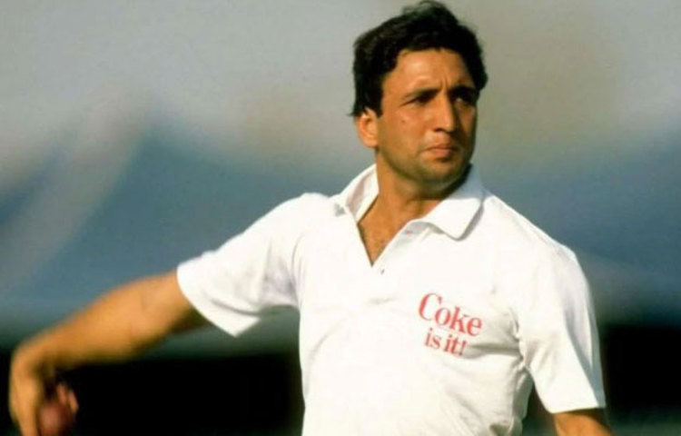 ইমরান খান শোক বার্তায় লিখেছেন, ‘পাকিস্তান এমন একজন ক্রিকেটারকে হারাল যে দেশের জন্য নিজেকে উজাড় করে দিয়েছে। আর আমি একজন ভাল বন্ধুকে হারালাম। ওর মৃত্যু আমার কাছে বড় আঘাত।’