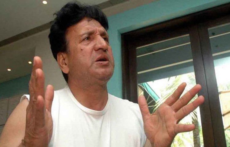 ইমরানের নেতৃত্বাধীন পাকিস্তানের হয়ে খেলেই ওয়েস্ট ইন্ডিজের বিরুদ্ধে টেস্টে ৫৬ রানে ৯ উইকেট পেয়েছিলেন কাদির।