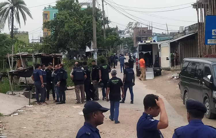 যে কোনো ধরনের পরিস্থিতি মোকাবেলা করতে পুলিশ সদস্যদের মোতায়েন করা হয়েছে।