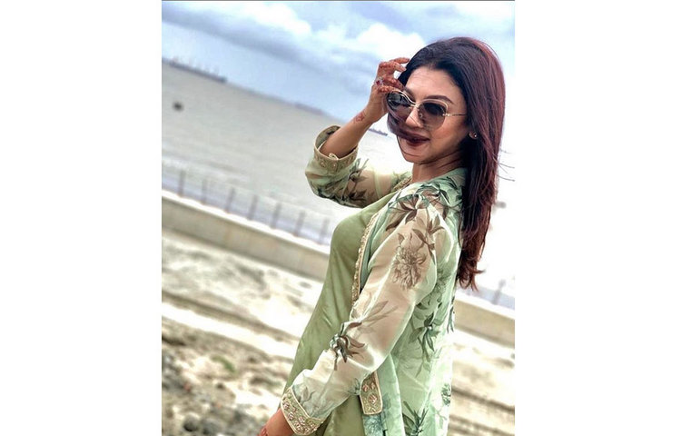 সমুদ্রবিলাসী জয়া।