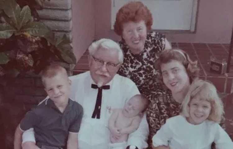 রেলে চাকরির পাশাপাশি করেসপন্ডেন্স কোর্সে আইন পড়তে শুরু করলেন হারল্যান্ড। কিন্তু কাজের জায়গায় বিবাদের জেরে চলে গেল চাকরি। প্রভাব পড়ল সংসারেও। দুই মেয়েকে নিয়ে স্ত্রী জোসেফিন চলে গেলেন তার বাবা মায়ের কাছে।