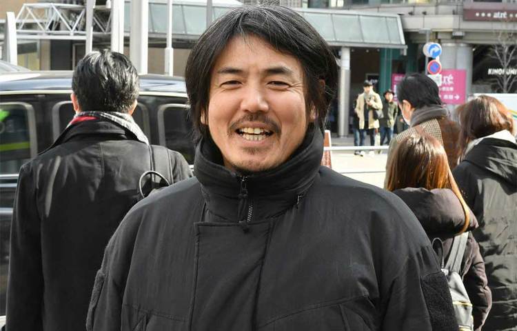 আইডিয়াটা তাকানোবু নিশিমোতোর। তবে শুধুমাত্র আইডিয়া বের করেই থেমে থাকেননি বছর পঞ্চাশের তাকানোবু। তা কাজে লাগানোর জন্য ‘ওশান রেন্টাল’ নামে একটা অনলাইন পরিসেবা সংস্থাও খুলে ফেলেছেন তিনি।