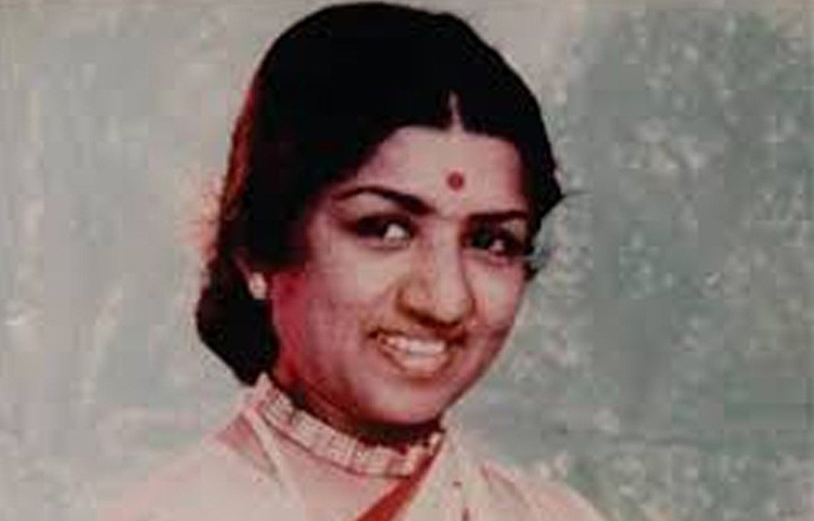 দেশের মোট ৩৬টি ভাষায় গান গেয়েছেন লতা। ঠিক কতগুলো গান গেয়েছেন, সেই সংখ্যা নিয়ে বারবার বিভিন্ন তথ্য উঠে এসেছে। শিল্পী নিজে জানিয়েছেন, তিনি গানের রেকর্ড রাখেন না।