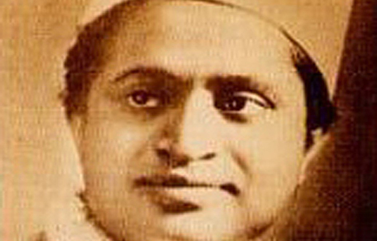 সম্পন্ন গুজরাতি ব্যবসায়ী পরিবারের মেয়ে নর্মদাকে ১৯২২ সালে বিয়ে করেন দীননাথ। তাদের সন্তান লতিকা মারা যায় শৈশবে। এই শোক সহ্য করতে পারেননি নর্মদা। কয়েক দিনের মধ্যে তিনিও প্রয়াত হন।