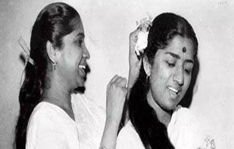 ১৯৪৫ সালে মাস্টার বিনায়কের সংস্থা চলে এল বম্বে, আজকের মুম্বইয়ে। লতাও চলে এলেন সেই শহরে। এবার শুরু হল ধ্রুপদী সঙ্গীতের তালিম। পাশাপাশি অন্নসংস্থানের জন্য চলতে লাগল মরাঠি ও হিন্দিতে নানা ধরনের প্লেব্যাক।