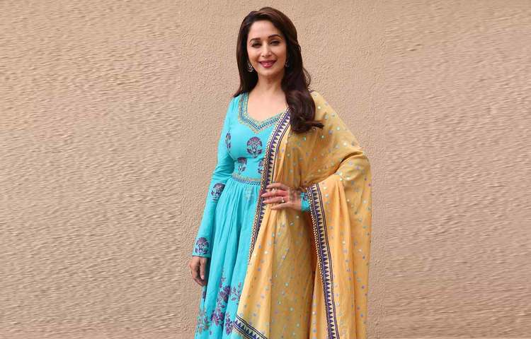 ২০১৩ সালের মার্চে ভারতে স্বামী সন্তানসহ ফিরে এসে একটি অনলাইন ড্যান্স একাডেমি চালু করেন। যেখান থেকে মাধুরী ভক্তরা নাচের স্টেপ অনুশীলন করতে পারেন।