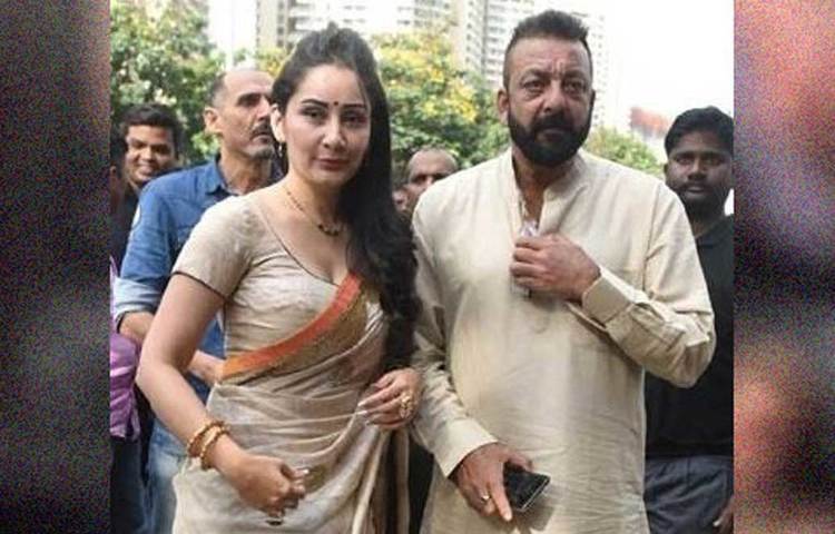 মান্যতার প্রথম বিয়ে মিরাজউর রহমানের সঙ্গে। তার সঙ্গে বিচ্ছেদের পর ২০০৬ সালে সঞ্জয় দত্তের সঙ্গে তার পরিচয়। প্রযোজক নিতিন মনমোহন তাদের পরিচয় করিয়ে দিয়েছিলেন।