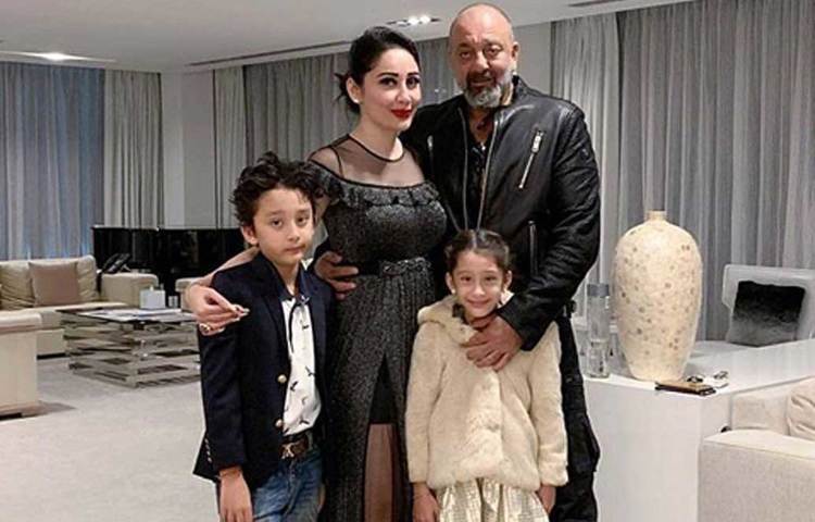 ২০০৮ সালে ৭ ফেব্রুয়ারি সঞ্জয় দত্তের সঙ্গে তার বিয়ে হয়। এর দু’বছর পরে যমজ (এক ছেলে, এক মেয়ে) সন্তানের জন্ম দেন তিনি।