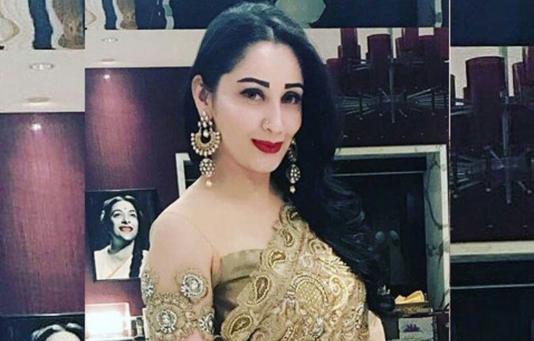 ২০০২ সালে ‘লাভারস্ লাইক আস’ নামে একটি বি-গ্রেড ফিল্মেও অভিনয় করেছেন মান্যতা। তবে মান্যতার সঙ্গে বিয়ের পর সঞ্জয় দত্ত ২০ লাখ টাকার বিনিময়ে এই ফিল্মের সমস্ত স্বত্ব কিনে নিয়েছিলেন। বাজারে পাওয়া এই ফিল্মের সমস্ত ভিসিডি এবং ডিভিডি-ও তিনি কিনে নিয়েছিলেন।