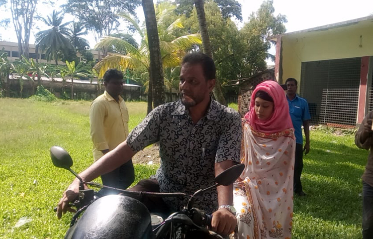 এদিকে আদালতে মিন্নির হাজির হওয়ার বিষয়টি আগে থেকেই গণমাধ্যমে প্রকাশিত হলে আদালত প্রাঙ্গণে মিন্নিকে দেখার জন্য ভিড় জমায় উৎসুক সাধারণ মানুষ। আদালত প্রাঙ্গণের আইনশৃঙ্খলা পরিস্থিতি স্বাভাবিক রাখার জন্য মোতায়েন করা হয় অতিরিক্ত পুলিশ।