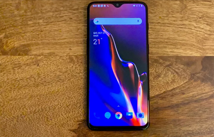 এর পরেই রয়েছে OnePlus-6T, এই ফোনের SAR ভ্যালিউ প্রতি কেজি ১.৫৫ ওয়াট।
