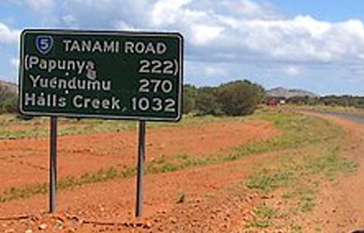 উল্কাপিণ্ডের আঘাতে তৈরি হওয়া নতুন গহ্বরের সন্ধানে সেখানে ছুটে গিয়েছিলেন শুমেকার ও তার স্ত্রী ক্যারোলিন। কিন্তু এ যাত্রা পূর্ণ হল না নতুন আবিষ্কারের স্বপ্ন। ট্যানামি ট্র্যাকে শুমেকারের গাড়ির সঙ্গে মুখোমুখি সংঘর্ষ হয় উল্টো দিক থেকে আসা দ্রুতগতির একটি গাড়ির। দুর্ঘটনায় প্রাণ হারান ইউজিন শুমেকার। গুরুতর আহত হন তার স্ত্রী, ক্যারোলিন।