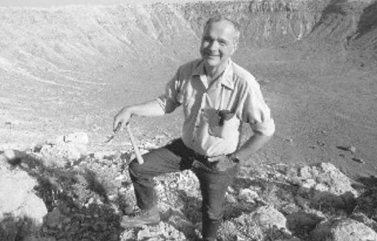 তার জন্ম ১৯২৮ সালের ২৮ এপ্রিল ক্যালিফোর্নিয়ায়। বাবা, জর্জ শুমেকার জীবনে বহু পেশায় ছিলেন। কখনো কৃষিকাজ, কখনও শিক্ষকতা, কখনো ব্যবসা, নানাভাবে উপার্জন করেছেন জর্জ। মা, মারিয়েল ছিলেন শিক্ষিকা।