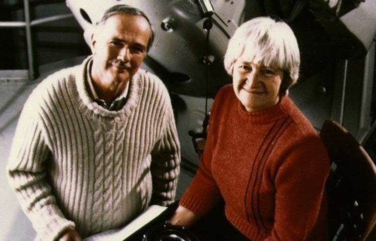 বিয়ের পরে সংসার এবং তিন সন্তান নিয়েই ব্যস্ত ছিলেন ক্যারোলিন। সন্তানরা বড় যাওয়ার পরে স্বামীর পরামর্শেই অ্যাস্ট্রোনমি নিয়ে পড়াশোনা। কঠোর অধ্যবসায়ের জেরে একান্ন বছর বয়সে ক্যারোলিন নতুন করে পথ চলা শুরু করেন প্লানেটরি অ্যাস্ট্রোনমার হিসেবে। তিনি এখনো কাজ করে চলেছেন।