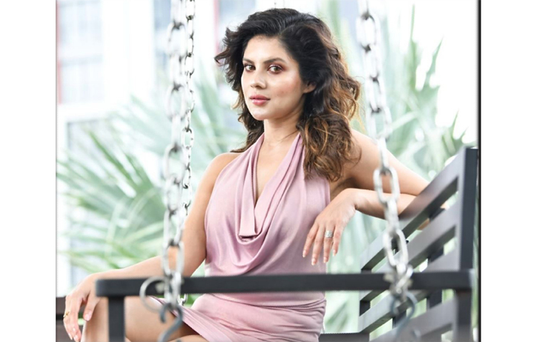 এমন ছবি প্রকাশ করার পর পায়েল নুতন করে আলোচনায় এসেছেন।