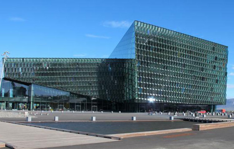 আইসল্যান্ড: এ মুহূর্তে বিশ্বের সবচেয়ে শান্তিপূর্ণ দেশ আইসল্যান্ড। গ্লোবাল পিস ইনডেক্সের সর্বশেষ তালিকা অন্তত তা-ই বলছে।