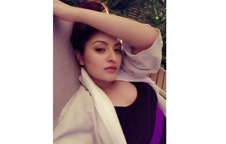 অবসর সময়ে ফেলফিতে পরীমনি।