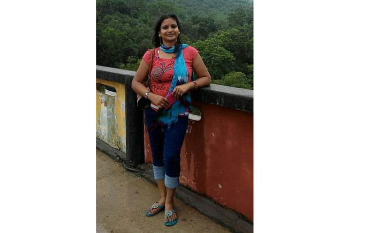 দুই ছেলেকে নিয়ে রেস্তোরাঁতে খেতে যাওয়া থেকে বেড়াতে যাওয়া, কিংবা ছেলেদের জন্মদিনে কেক কাটা, স্বাতী রায়ের এই সব ছবিই উঠে এসেছে সোশ্যাল মিডিয়ায় মাধ্যমে।