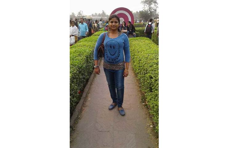 স্বাতী রায়ের এই ছবিগুলো থেকে কোনোভাবেই তার কষ্টে দিন কাটানো কিংবা অস্বচ্ছলতার ছবি ধরা পড়ছে না বলেই মনে করছেন সবাই।