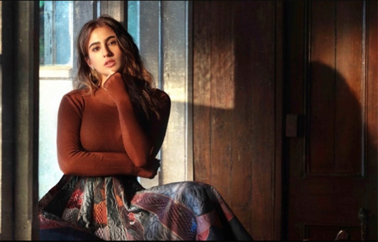 এর আগে নাইট ক্লাবে কার্তিক আরিয়ানের সঙ্গে চুম্বনরত সাইফ কন্যা সারার ভিডিও ভাইরাল হয়েছিল।