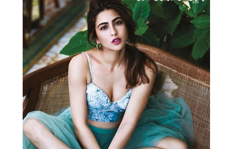 আকর্ষণীয় ছবি তুলে সারা তা সামাজিক যোগাযোগমাধ্যমে প্রকাশ করে ভক্ত তৈরি করে ফেলেছন সারা।