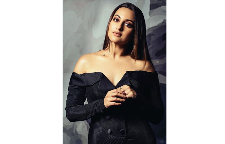 সম্প্রতি মুক্তি পায় মিশন মঙ্গল, এই সিনেমায় সোনাক্ষীর সঙ্গে স্ক্রিন শেয়ার করেন অক্ষয় কুমার, বিদ্যা বালান, তাপসি পান্নুরা।