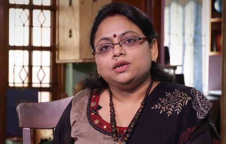 ‘মঙ্গলযান’-এর পরে ‘বিক্রম’-কে চাঁদে পাঠিয়ে ঋতু এখন দেশের ‘রকেট উওম্যান’। তার সাফল্যের নেপথ্যে কৃতিত্ব দিতে চান ছোটবেলায় শোনা মায়ের বকুনিকেই। যে তিরষ্কার আদতে উজ্জীবিত করত চাঁদকে স্পর্শ করার।