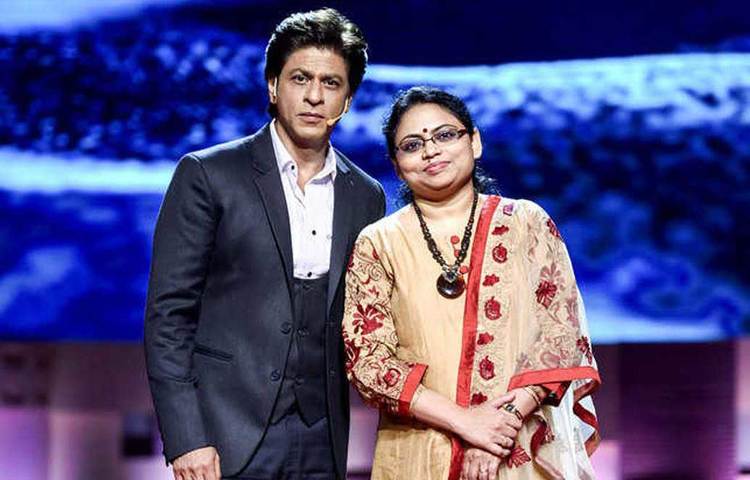 চাঁদে যেতে চান, মাকে বলতেন ঋতু। শুনে হেসে মা বলতেন, তার জন্য টাকা জমাতে হবে। যেখান থেকে যা টাকা পেতেন, ঋতু জমাতেন। নইলে তার মতো সাধারণ পরিবারের মেয়ে কী করে চাঁদে পাড়ি দেবে!