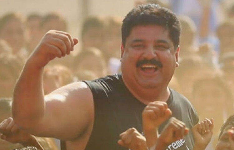 সবাই তাকে হারকিউলিস বলে ডাকলে তিনি খুব হাসেন।