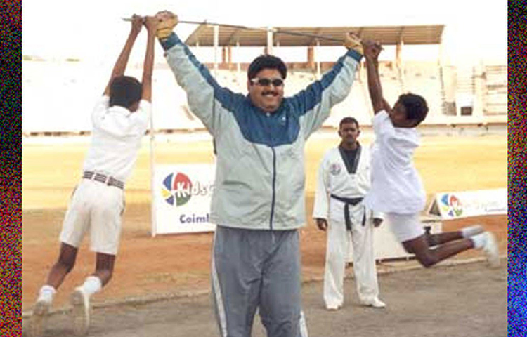 ১৯৮৬ সালে মাত্র ১৬ বছর বয়সে তিনি রায়পুরের মেল বিউটি প্রতিযোগিতায় অংশ নিয়েছিলেন এবং প্রথম হয়েছিলেন।