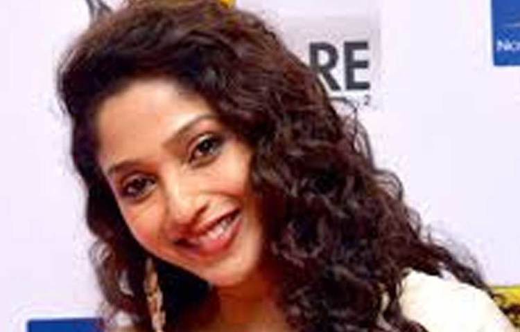 অভিনয়ের পাশাপাশি সৌন্দর্য প্রতিযোগিতা এবং টেলিভিশনে রিয়েলিটি শো-এ বিচারকের দায়িত্বও পালন করেছেন সুমন।