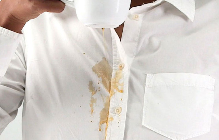 বেকিং সোডা: জামা-কাপড়ে লাগা চা, কফির দাগের ওপর ১ চামচ বেকিং সোডা দিয়ে ভালো করে ঘষুন। এবার কিছুক্ষণ রেখে দিন। এরপর জল দিয়ে ধুয়ে ফেলুন। দেখবেন দাগ উঠে গিয়েছে।