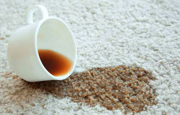 গরম পানি: সূতির জামা-কাপড়ে লাগা কফি বা চায়ের দাগ তুলতে দাগের ওপর গরম পানি ঢালুন। এবার দাগের জায়গাটা ভালো করে ঘষুন। কিছুক্ষণের মধ্যেই ওই দাগ উঠে যাবে।