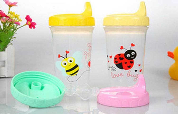 নম্বর ৭: আইপড, কম্পিউটার, খাবারের কন্টেনার, বাচ্চাদের পিডিং বোতল যে উপাদান দিয়ে তৈরি সেগুলো নম্বর ৭-এর ক্যাটাগরিতে পড়ে। এগুলো সাধারণত ক্ষতিকারক বিসফেনল এ দিয়ে তৈরি। যা থেকে স্নায়ুর সমস্যা দেখা দেয়। বাচ্চাদের ফিডিং বোতল কেনার সময় অবশ্যই দেখে নেয়া জরুরি তাতে কী নম্বর লেখা রয়েছে।