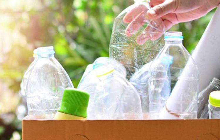 নম্বর ৪: উপাদান লো ডেনসিটি পলিইথিলিন। সাধারণত এগুলো নিরাপদ এবং পুনর্ব্যবহারযোগ্যও। অর্থাৎ একবারের বেশি ব্যবহার করা যেতেই পারে।