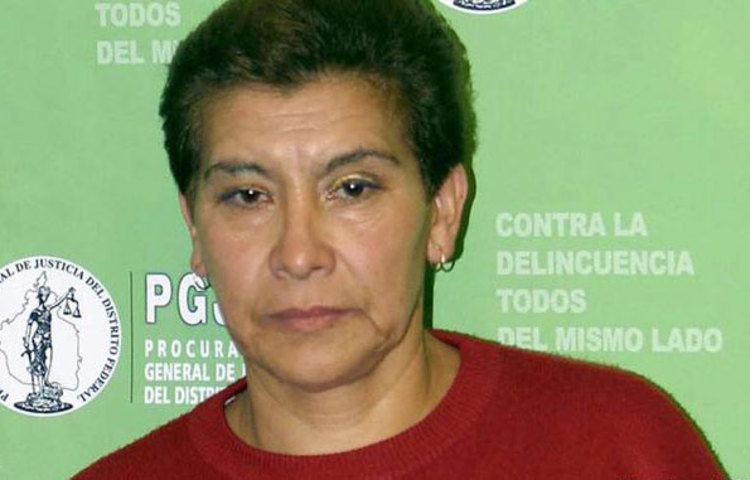 মেক্সিকোর হুয়ানা বারাথা। জন্ম ১৯৫৭ সালে ছিলেন পেশাদার কুস্তিগির। তবে মানুষ হত্যায় নেমে সেই পরিচয় প্রায় ভুলিয়ে দিয়েছেন। হুয়ানাকে এখন ঠান্ডা মাথার সিরিয়াল কিলার হিসেবেই চেনে সবাই। কমপক্ষে ১১ জনকে খুন করেছেন। আরো ৪৯ জনের অস্বাভাবিক মৃত্যুর পেছনেও তার হাত আছে বলে সন্দেহ করা হয়। ১১ জনকে খুন করার জন্য ৭৫৯ বছরের জেল হয়েছে হুয়ানার। এখনো জেলেই আছেন হুয়ানা।