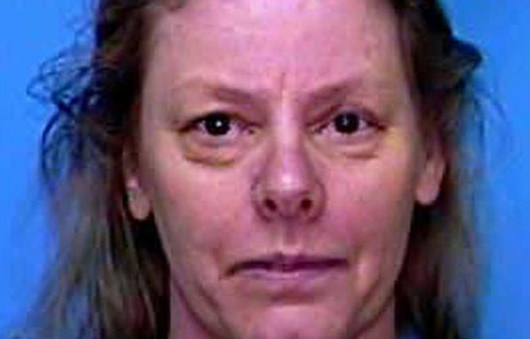 যুক্তরাষ্ট্রের আয়েলিন ক্যারল ওয়ারনোস ১৯৮৯ থেকে ১৯৯০ সালের মধ্যে সাতজনকে খুন করেছিলেন। আয়েলিনের দাবি, ওই সাতজন পতিতা হিসেবে কাজ করার সময় তাকে ধর্ষণ করতে চেয়েছিল, আত্মরক্ষার্থে হত্যা করতে হয় তাদের। এ দাবির সত্যতা প্রমাণিত না হওয়ায় তাকে মৃত্যুদণ্ড দেয় ফ্লোরিডার আদালত। তার জীবনকাহিনী নিয়ে টিভি সিরিয়াল, পূর্ণ দৈর্ঘ্য ছবিও হয়েছে। ‘মনস্টার’ ছবিতে আয়েলিনের চরিত্র রূপায়ণ করে অস্কার জেতেন শার্লিজ থেরন।