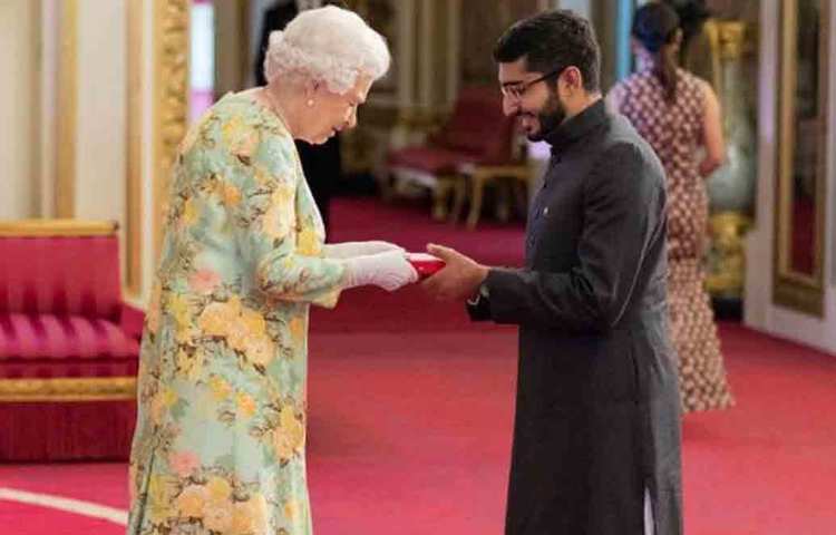 মালালা ফান্ডসহ পাকিস্তানের বিভিন্ন সংস্থা থেকে অর্থসাহায্য পান হারুন ইয়াসিন। তার স্বপ্ন,অ্যাপের সাহায্যে আরও অনেক অবহেলিত শিশুকে অন্ধকার থেকে আলোয় আনা। নিজের কাজের জন্য বাকিংহাম প্রাসাদে রানি দ্বিতীয় এলিজাবেথের হাতেও পুরস্কৃত হয়েছেন তিনি। আরও উচ্চতায় নিয়ে যেতে চান নিজের উড়ানকে।