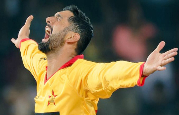 দল তেমন ভালো অবস্থানে নেই। তবে নিজের সর্বস্ব দিয়েছেন খেলছেন জিম্বাবুয়ের অধিনায়ক সিকান্দার রাজা। ব্যাট হাতে নিজের নামের প্রতিচ্ছবিই যেন ফুটিয়ে তুলছেন মাঠে। সর্বশেষ ৫ আন্তর্জাতিক টি-টোয়েন্টি ম্যাচ খেলে সবগুলোতেই হাফসেঞ্চুরি হাঁকিয়ে সব ক্রিকেটারের ‘রাজা’ হয়েছেন তিনি।