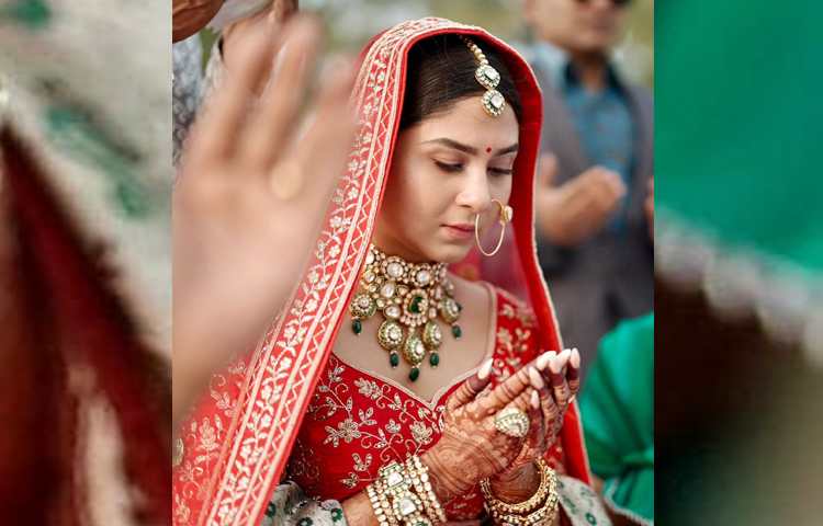 এক বন্ধুর মাধ্যমে রিফাতের সঙ্গে পরিচয় হয় স্পর্শিয়ার। সেখান থেকেই দুজনের বন্ধুত্ব ও প্রেম। ছবি: সংগৃহীত