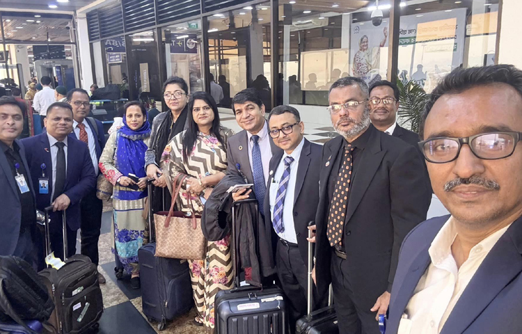 তিনদিনের সরকারি সফরে প্রধানমন্ত্রীর সফরসঙ্গীরা। ছবি: ইয়াসিন কবির জয়