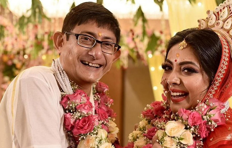 শুভদৃষ্টি, মালাবদল, সাতপাক, সিঁদুরদান একেবারে বাঙালি রীতি মেনেই বিয়ে হয়েছে। কাঞ্চন ও শ্রীময়ীর সাজে ছিল ঐতিহ্যের স্পর্শ। ছবি: সংগৃহীত