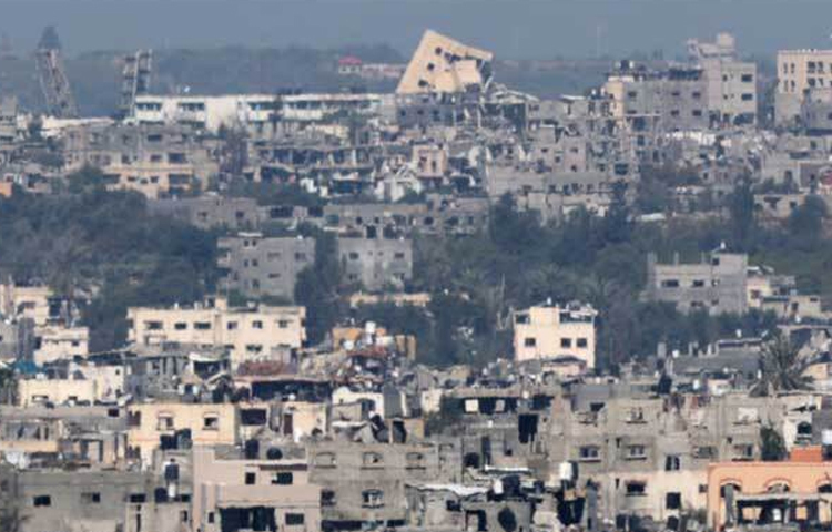 রমজানের মধ্যেই গাজায় প্রাণঘাতী হামলা অব্যাহত রেখেছে ইসরায়েলি বাহিনী। গাজার স্বাস্থ্য মন্ত্রণালয় জানিয়েছে, গত ২৪ ঘণ্টায় ইসরায়েলের হামলায় প্রায় ১০০ ফিলিস্তিনি নিহত হয়েছেন। ছবি: এএফপি