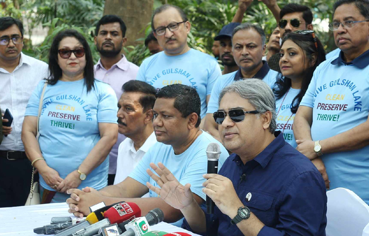 প্রতিমন্ত্রী মোহাম্মদ আলী আরাফাত বলেন, ঢাকা শহরে যতগুলো লেক আছে সবগুলো পরিষ্কার করতে হবে। এর মধ্যে পরিষ্কার করতে হবে এই চিন্তা করতে করতে ৯ মাস পার হয়েছে। আমরা আর দেরি করতে চাই না। ছবি: মাহবুব আলম