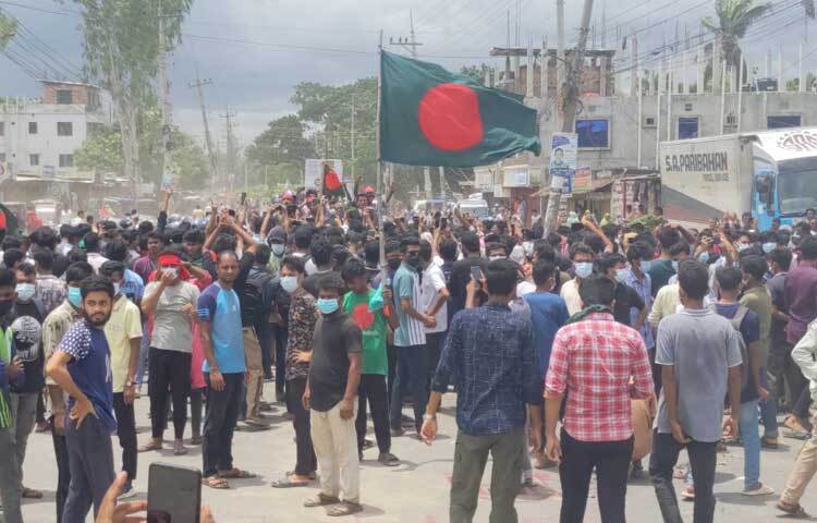 কোটা সংস্কার আন্দোলনে শিক্ষার্থীদের ওপর হামলা, গুলি ও হত্যার বিচারসহ ৯ দফা দাবিতে গাইবান্ধায় বিক্ষোভ মিছিল করেছেন বৈষম্যবিরোধী আন্দোলনের শিক্ষার্থীরা।  ছবি: এ এইচ শামীম